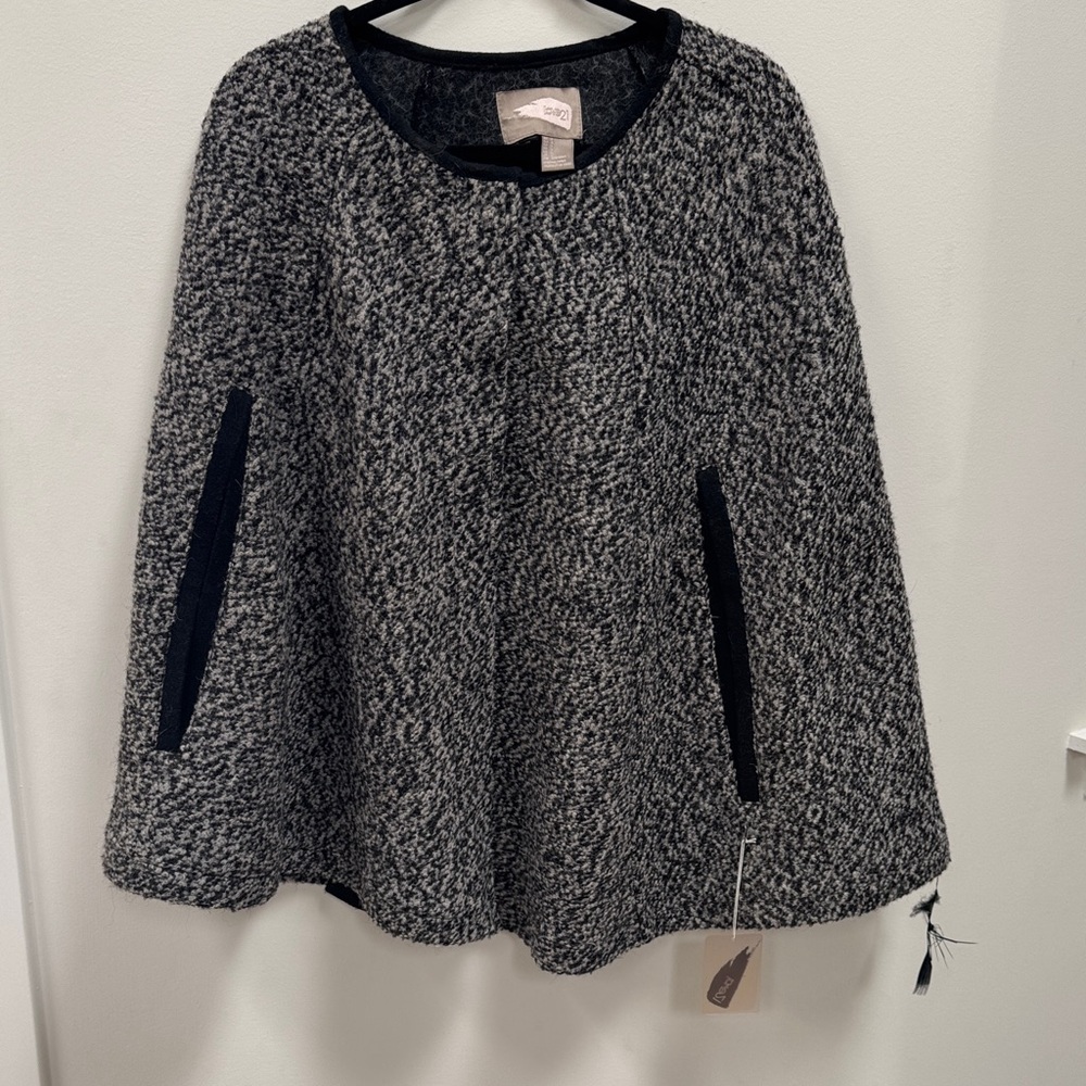 Forever 21 Black and Gray Cape